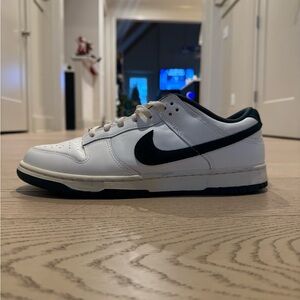 Nike dunk low Men's White and Dark Green Sneakers